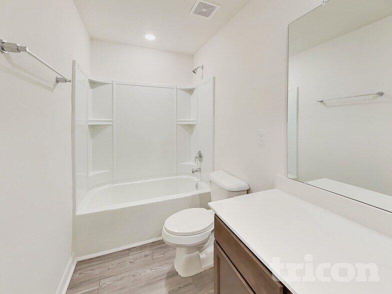 Building Photo - 2 Riverina Dr