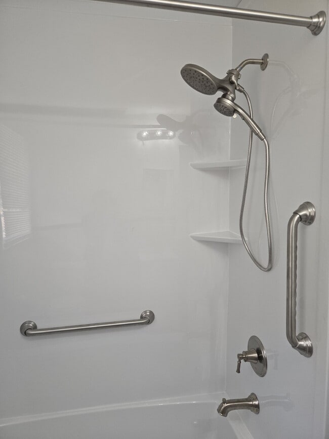 Building Photo - Charming 4-Sided Brick Oasis with Fenced Yard & Hardwood Floors in Atlanta!"