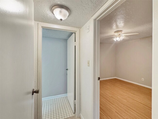 Building Photo - 2021 Spenwick Dr