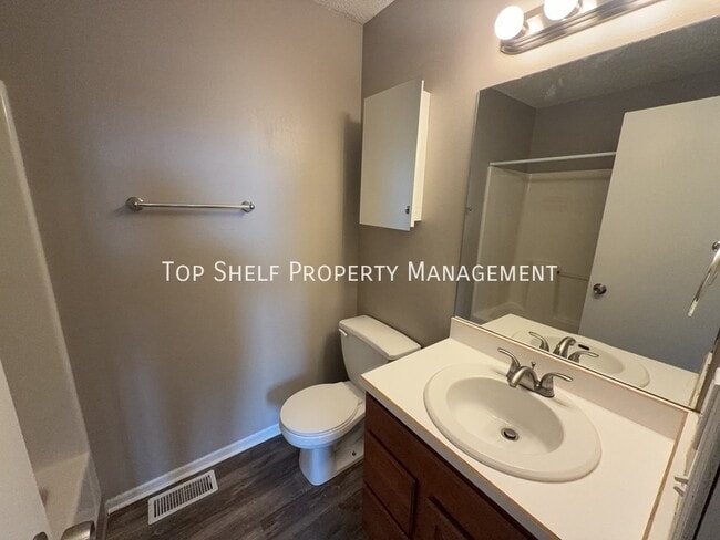 Building Photo - 1122 SE Mill Pond Ct