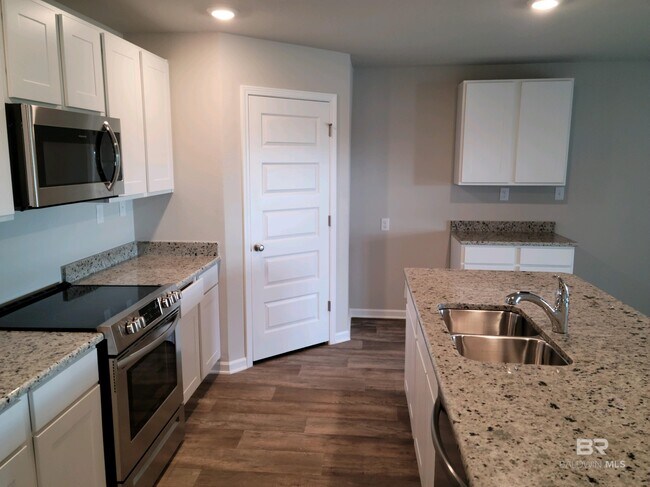 Building Photo - 23213 Shadowridge Dr