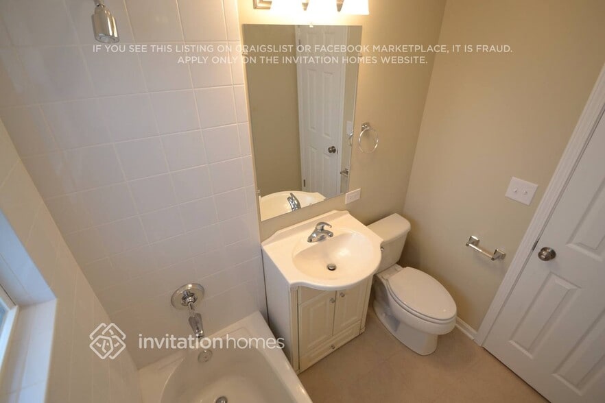 Building Photo - 5240 Lee St