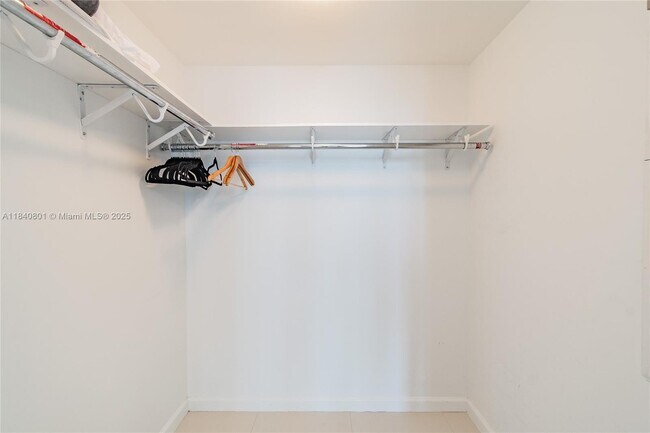 Building Photo - 485 Brickell Ave