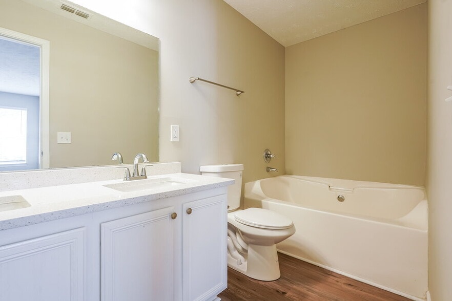 Building Photo - 5125 Hickory Grove Dr