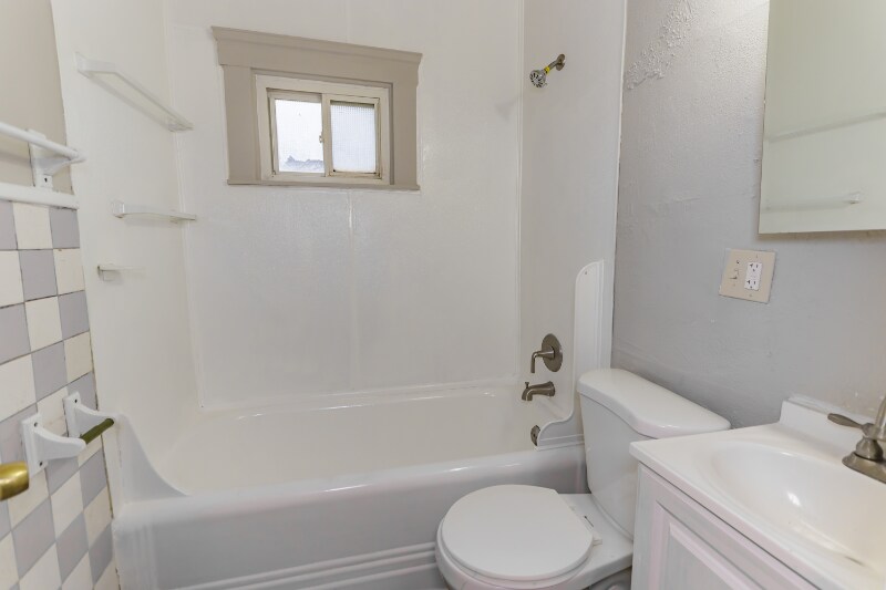 Building Photo - 3862 E 57th St