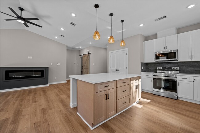 Building Photo - 28407 Champion Oaks Dr