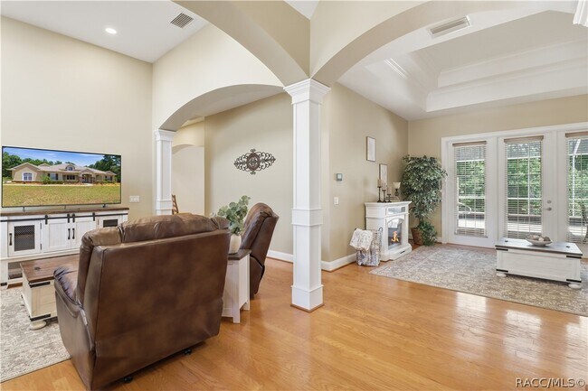 Building Photo - 3759 N Boxelder Way