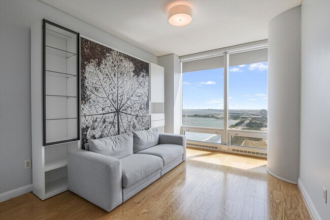 Building Photo - True Luxury Living_2b2b Condo at 340 On The Park