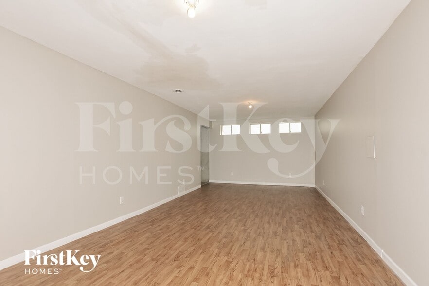 Building Photo - 1405 Sportsmans Ct