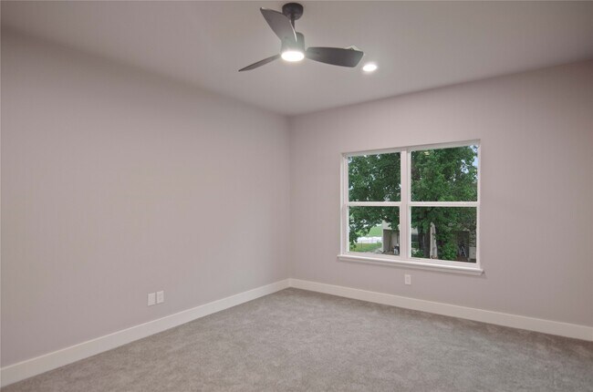 Building Photo - 12310 Glenview Dr