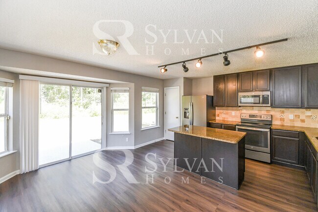 Building Photo - This charming home is move-in ready