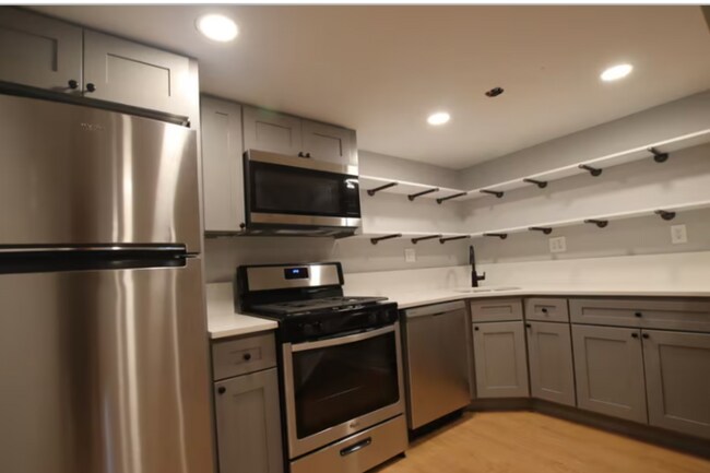 Building Photo - 2034 Mt Vernon St