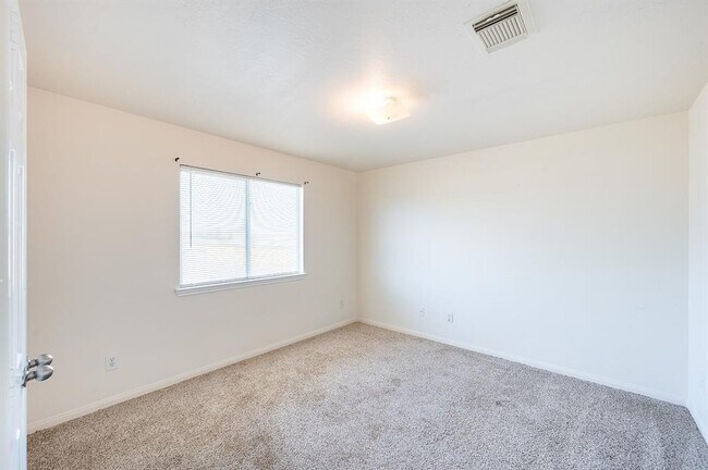 Building Photo - 16310 Bandicoot Dr