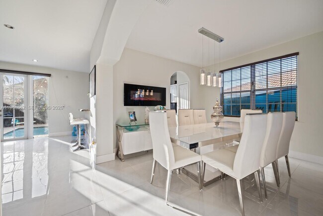 Building Photo - 1360 SW 142nd Ave