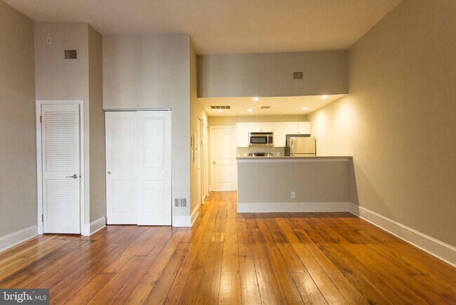 Building Photo - 727 Spruce St