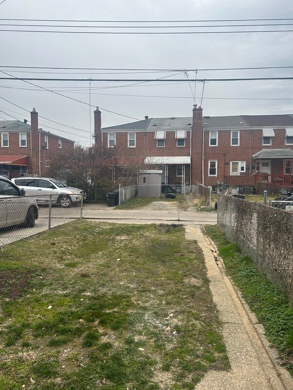 Building Photo - 784X St Gregory Dr