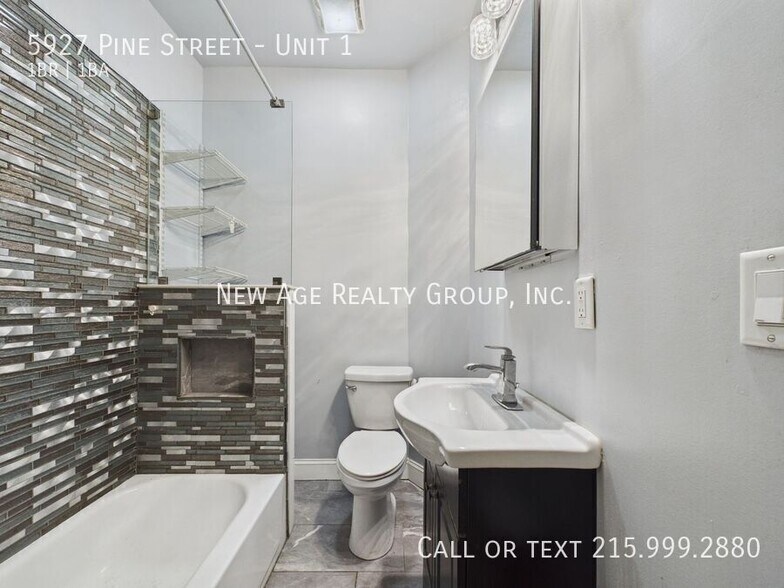 Building Photo - 5927 Pine St