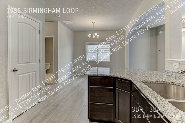 Building Photo - Newer Townhome Vistas at Spring Creek