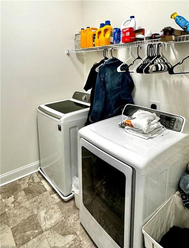 Building Photo - Stunning Modern Haven