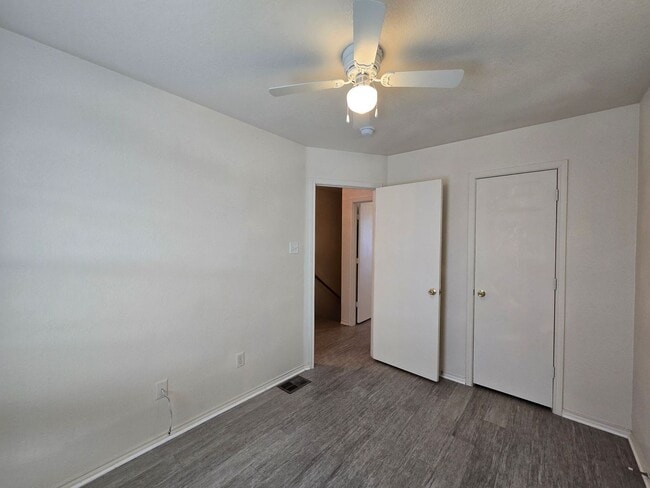 Building Photo - AVAILABLE NOW!