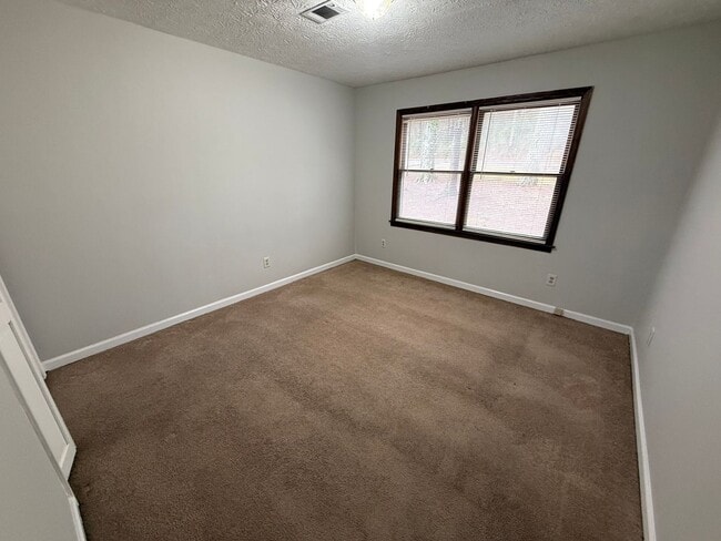 Building Photo - Yao 141 A&amp;B Welcome Hill Trail