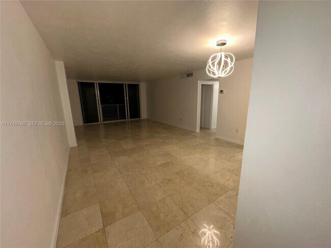 Building Photo - 10350 W Bay Harbor Dr