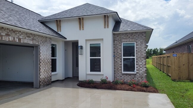 Building Photo - Beautiful 4 bedroom in Baton Rouge