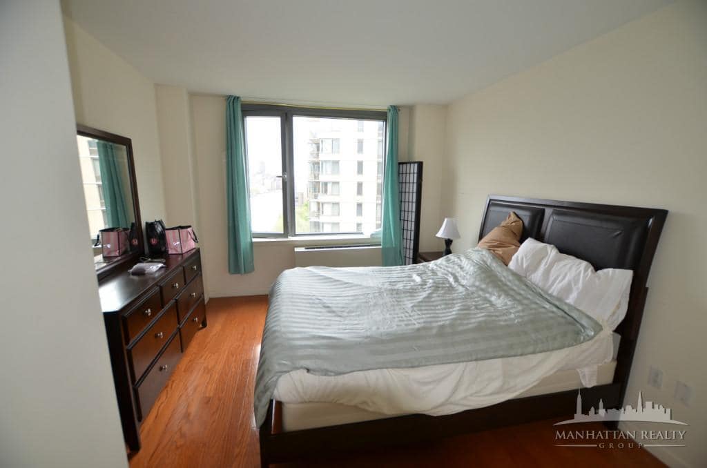 Building Photo - 455 Main St