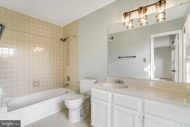 Building Photo - 2131 Kings Mill Ct