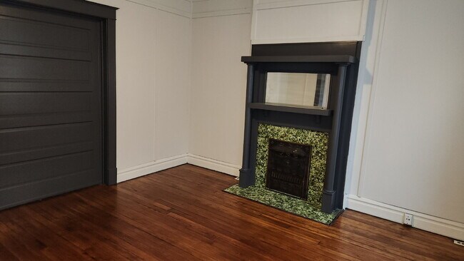 Building Photo - Elegant Two-Bedroom Duplex Retreat in the Heart of St. Louis