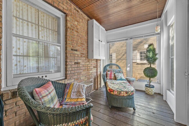 Building Photo - 5457 N Berkeley Blvd