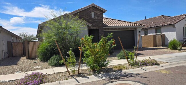 Building Photo - 14759 W Soft Wind Dr
