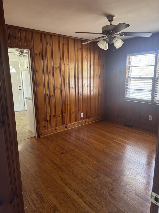 Building Photo - House for Rent