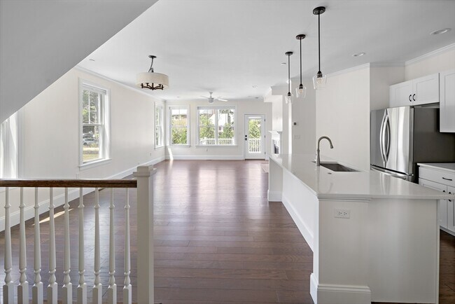 Building Photo - 19 Lily Pond Ln