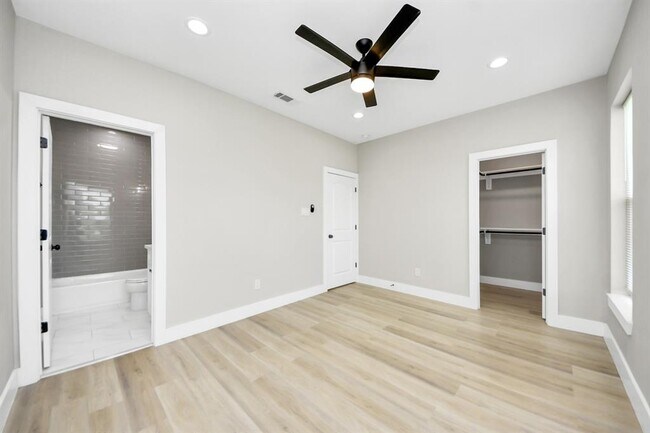 Building Photo - 819 E 40th St