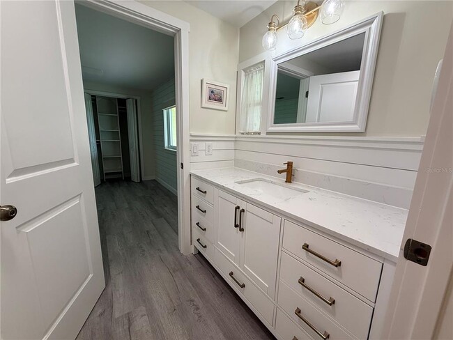 Building Photo - 637 Los Altos