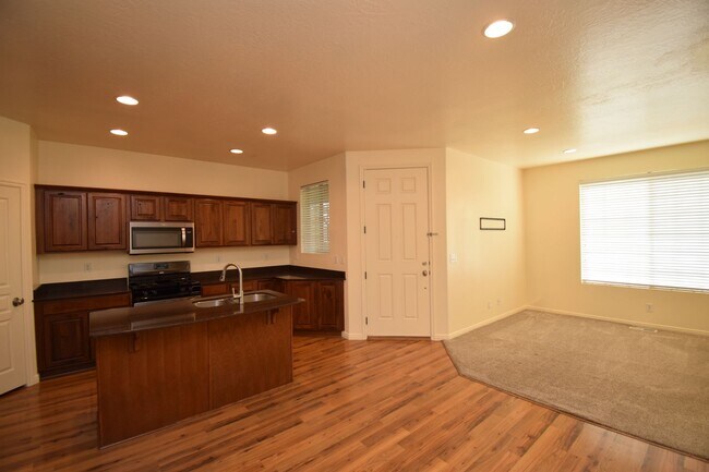 Building Photo - Modern 4 bed Home in Prime West Valley Location!!