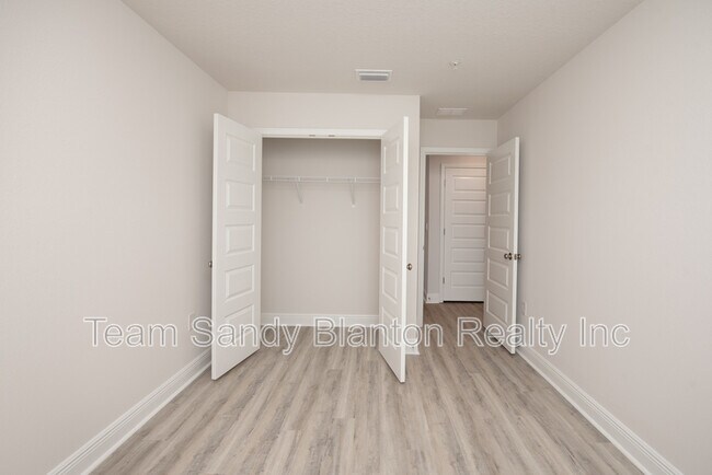 Building Photo - 8706 Meadow Flower Ln
