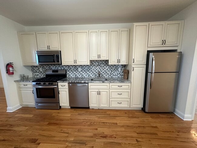 Building Photo - 166 W Washington Ave