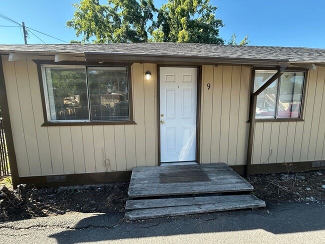 Primary Photo - 2125 Biehn St