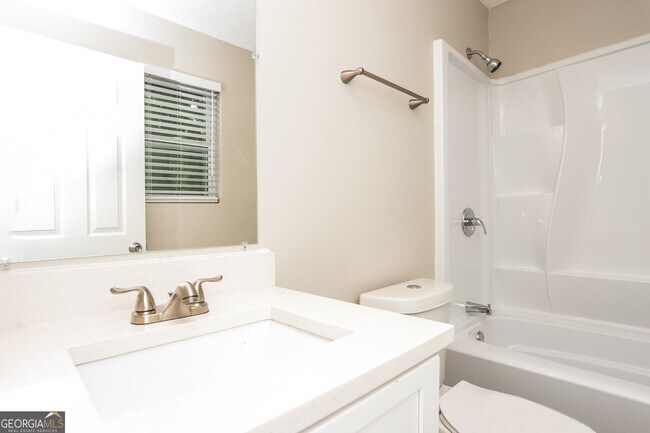 Building Photo - 819 Martin Rd