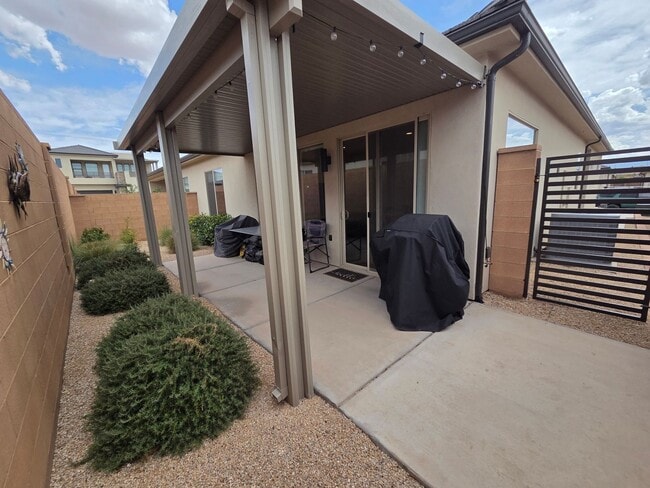 Building Photo - 1212 Hopewell Dr