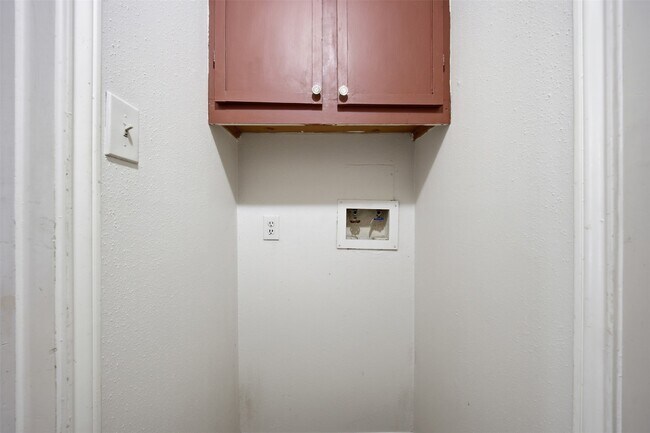 Building Photo - 7518 Alcomita Dr