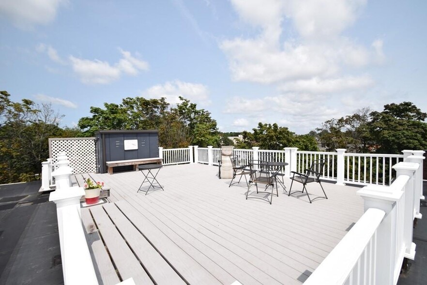 Building Photo - 137 Englewood Ave