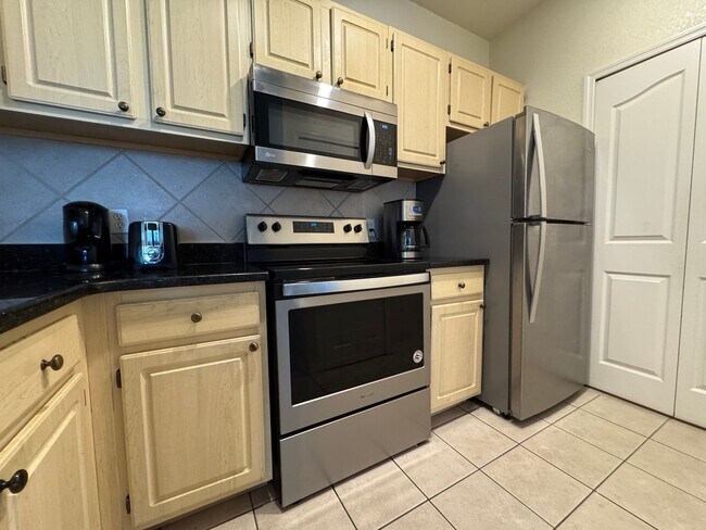 Building Photo - Fully Furnished 2-Bed, 2-Bath Condo with W...