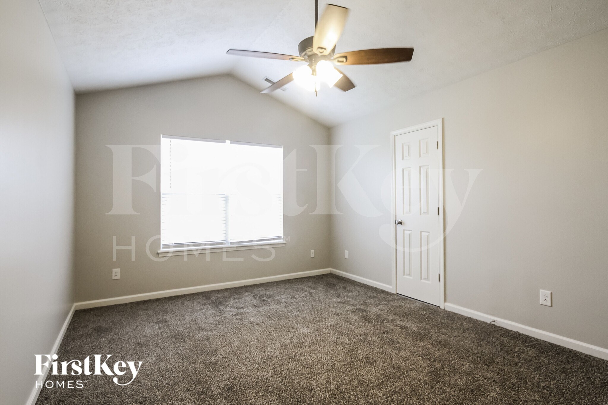 Building Photo - 4827 Lakestone Dr