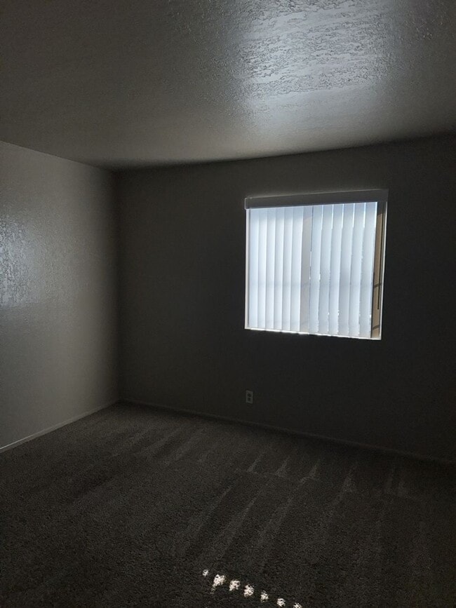 Building Photo - Unfurnished Full Time Home
