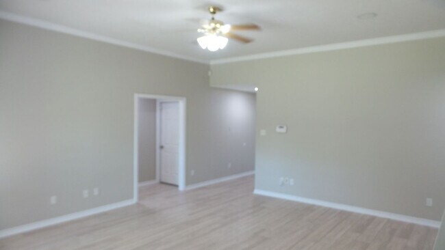 Building Photo - 1305 Remington Ct