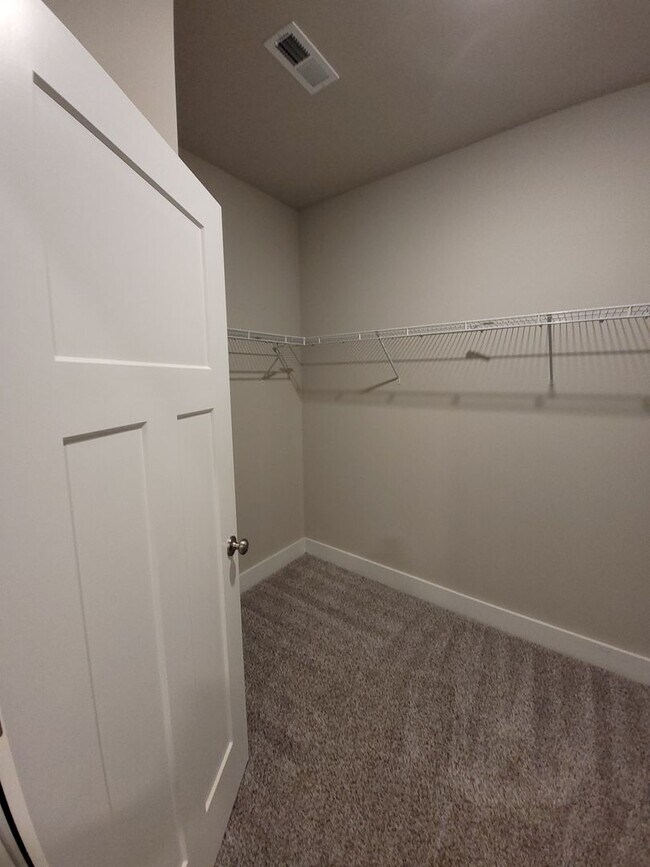 Building Photo - Zeirdt Road - Redstone Gate 7 - Toyato Field