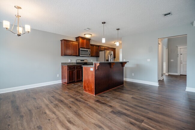 Building Photo - 717 Highgrove Ct